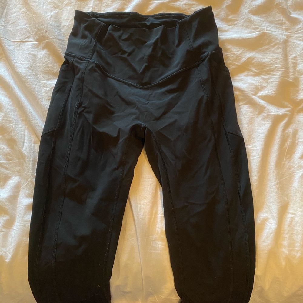 Black lululemon leggings with pockets